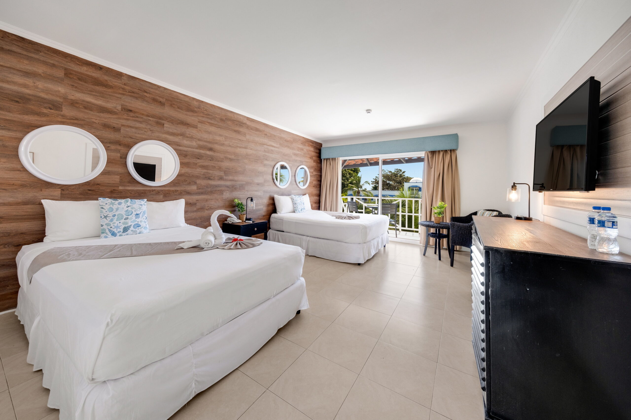 002_3bedfamilypoolview-room333_002_372