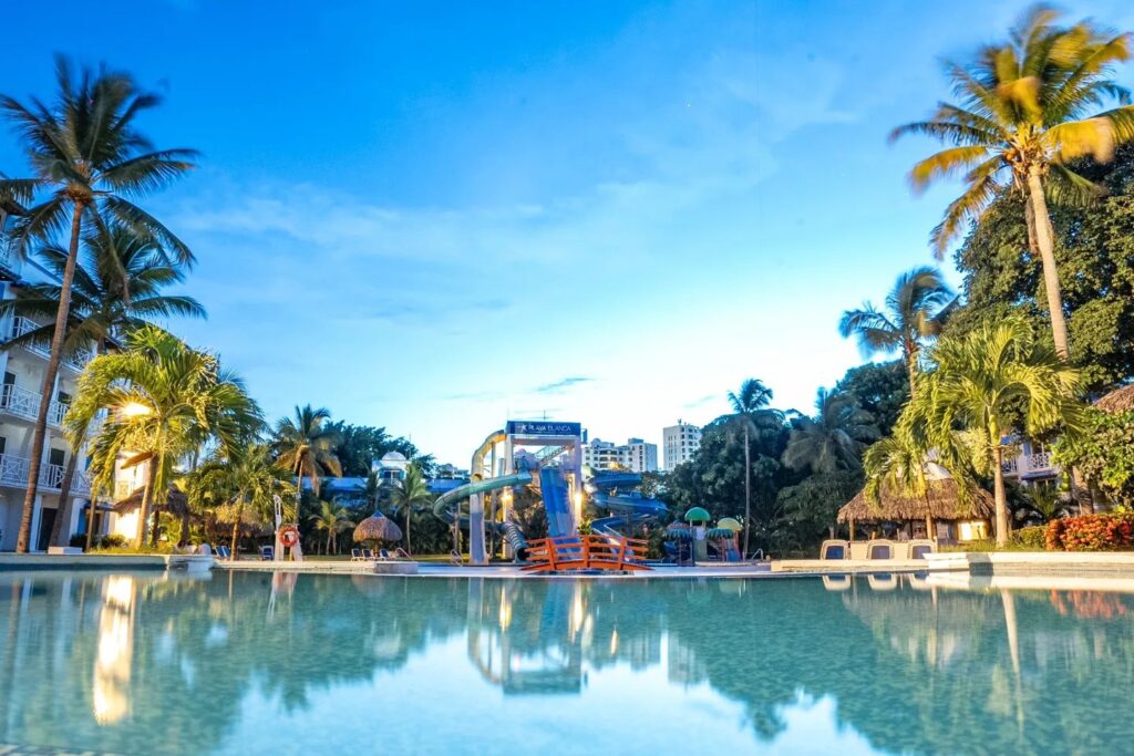 Playa Blanca Hotel y Resort