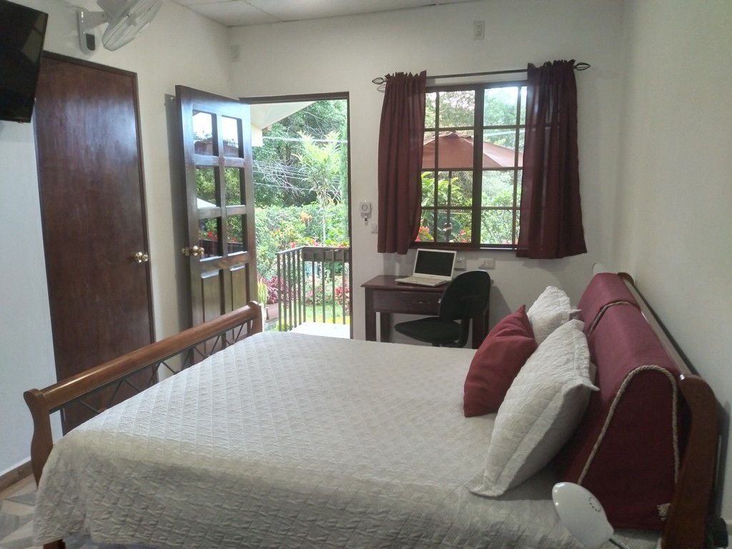 06a2 bedroom & laptop