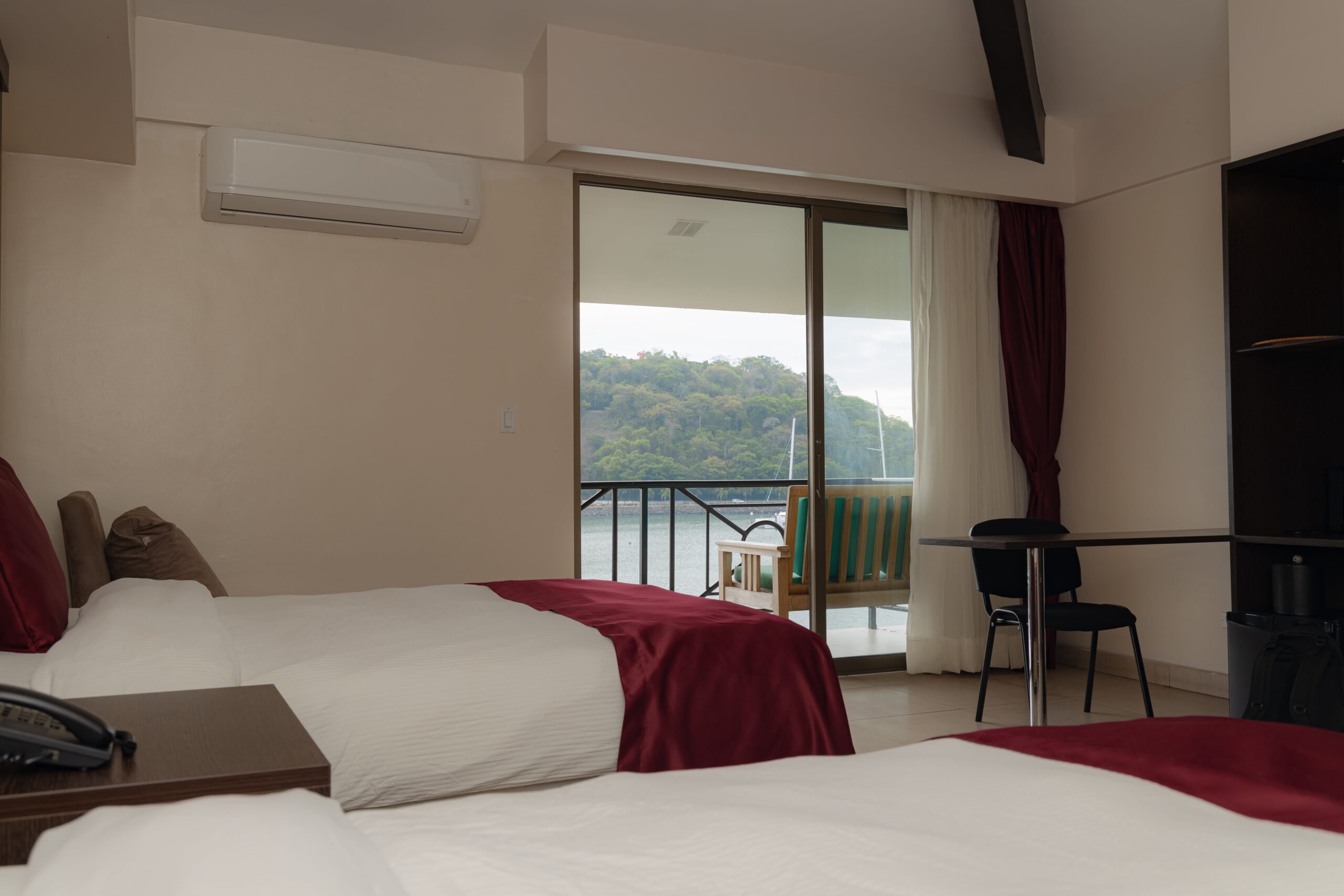 HABITACION CON VISTA AL MAR 1-min