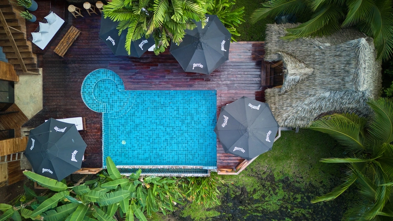 Piscina – Foto aerea – Central Hotel Bocas del Toro (1)